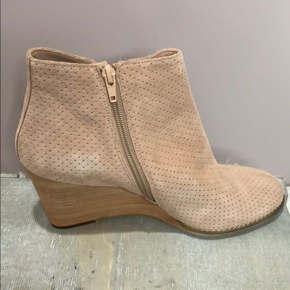 SUSINA Hannon Leather Wedge Bootie NIB - Picture 3 of 8